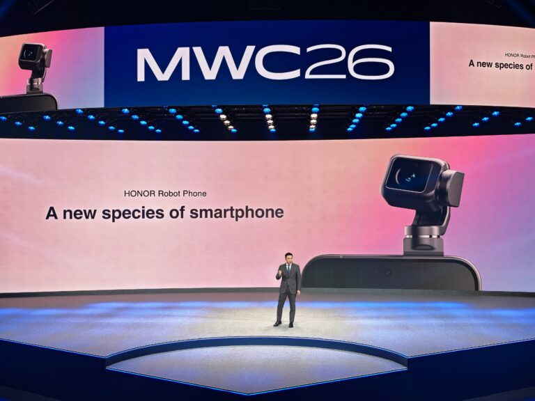 CEO-ul HONOR urcă pe scena principală la MWC 2026, iar Robot Phone primește aprecieri pentru inovație și integrarea inteligenței